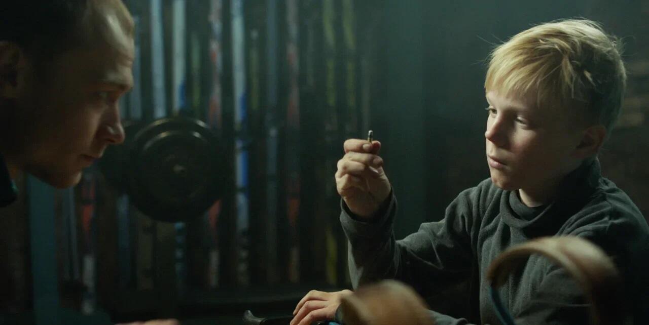 Роль брата убитого художника стала дебютом для Ярослава Могильникова