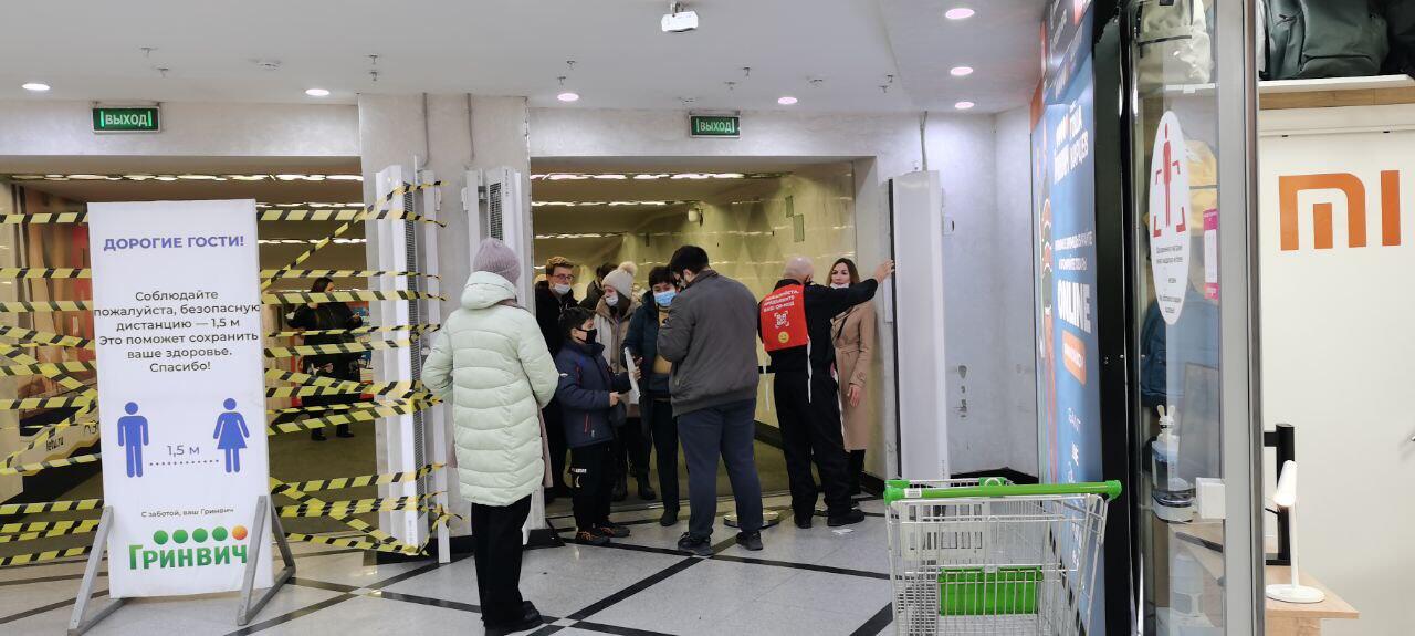 Вход в ТЦ через метро. Фото: Иван Рублев/IMC