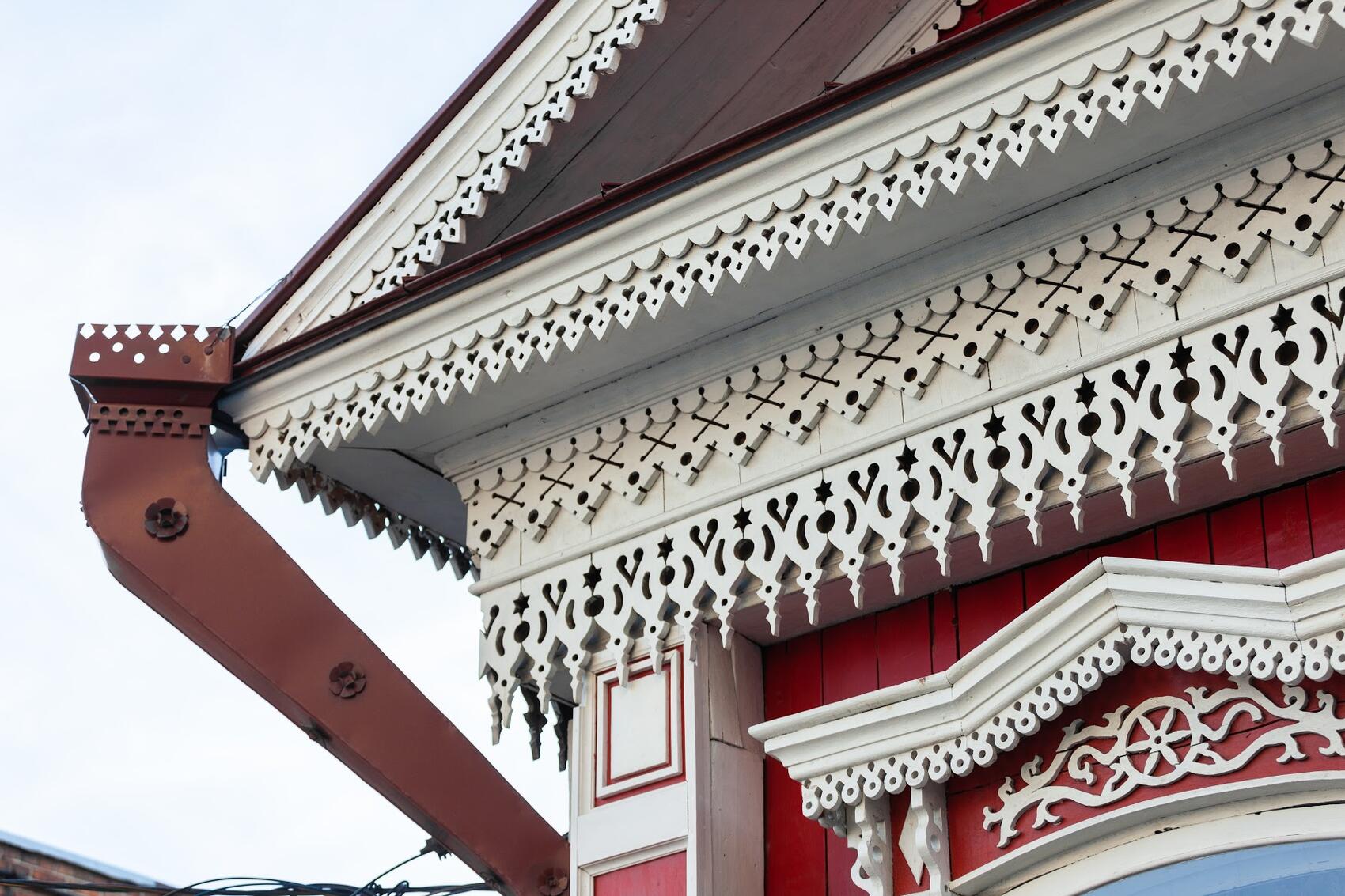 Чтобы каждый зубчик по периметру здания был идеально подогнан, Любовь взяла отпуск на две недели. Фото: Игорь Брук / It's My City