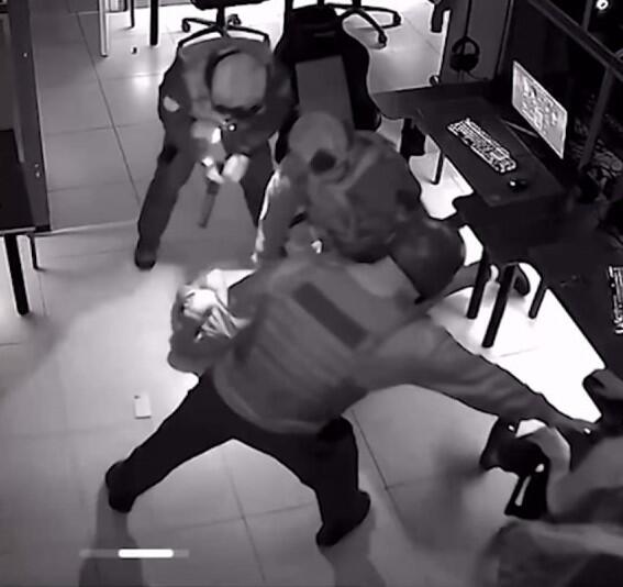 Момент задержания. Скриншот E1.Ru