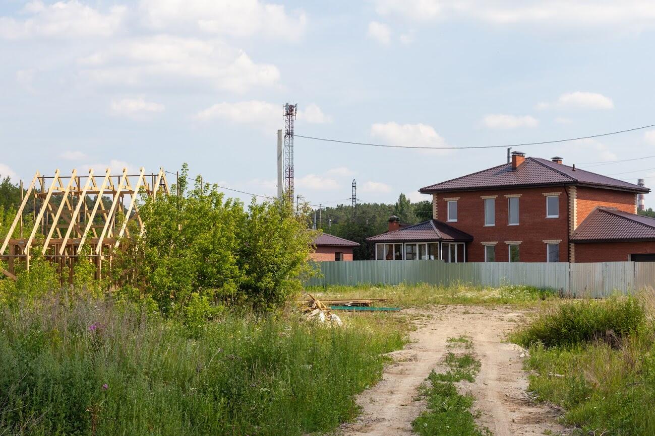 Жители поселка на окраине Екатеринбурга четвертый месяц борются против  строительства ТЛЦ «Уральский» рядом с их домами