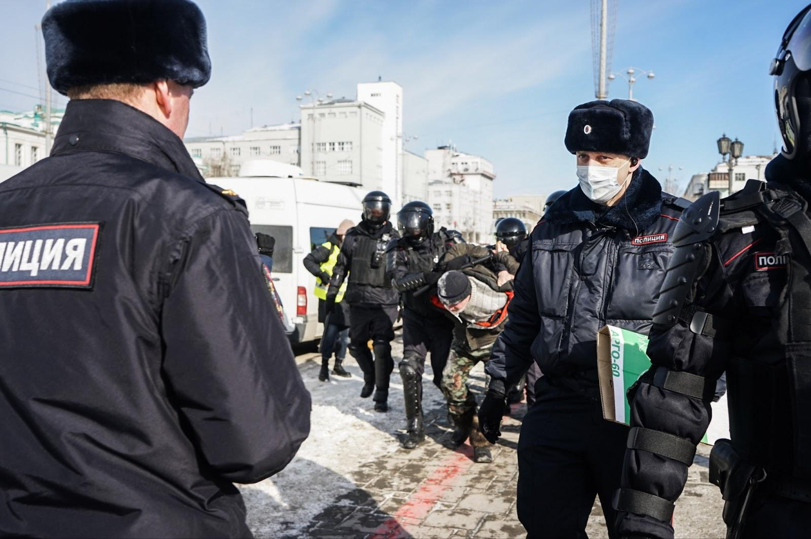 Антон Трошин (справа с зеленой папкой). Фото: It’s My City 