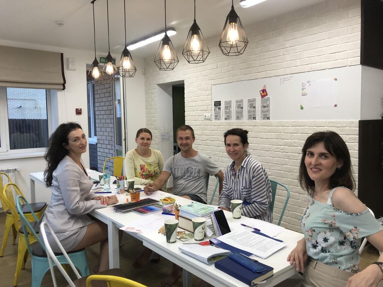 Александр в клубе жильцов загородного жилого комплекса 