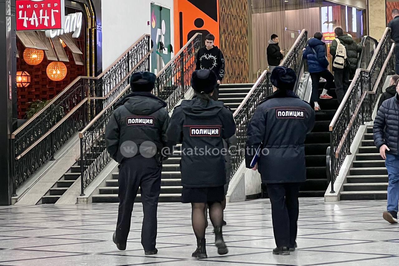 Полиция патрулирует ТРЦ «Гринвич»