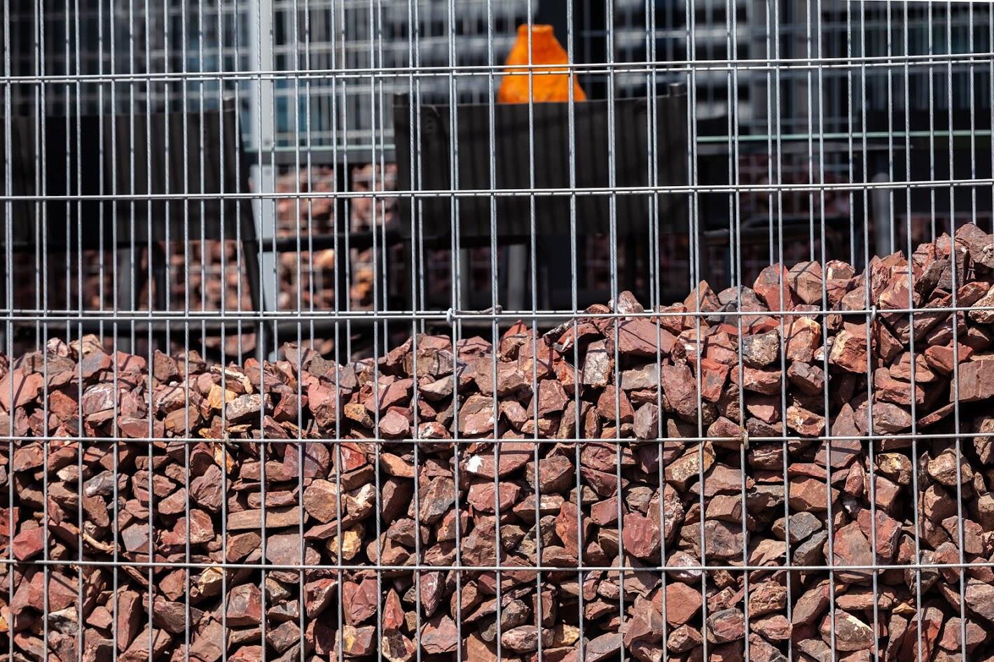 Габионы с яшмой. Фото: Игорь Брук / It's My City