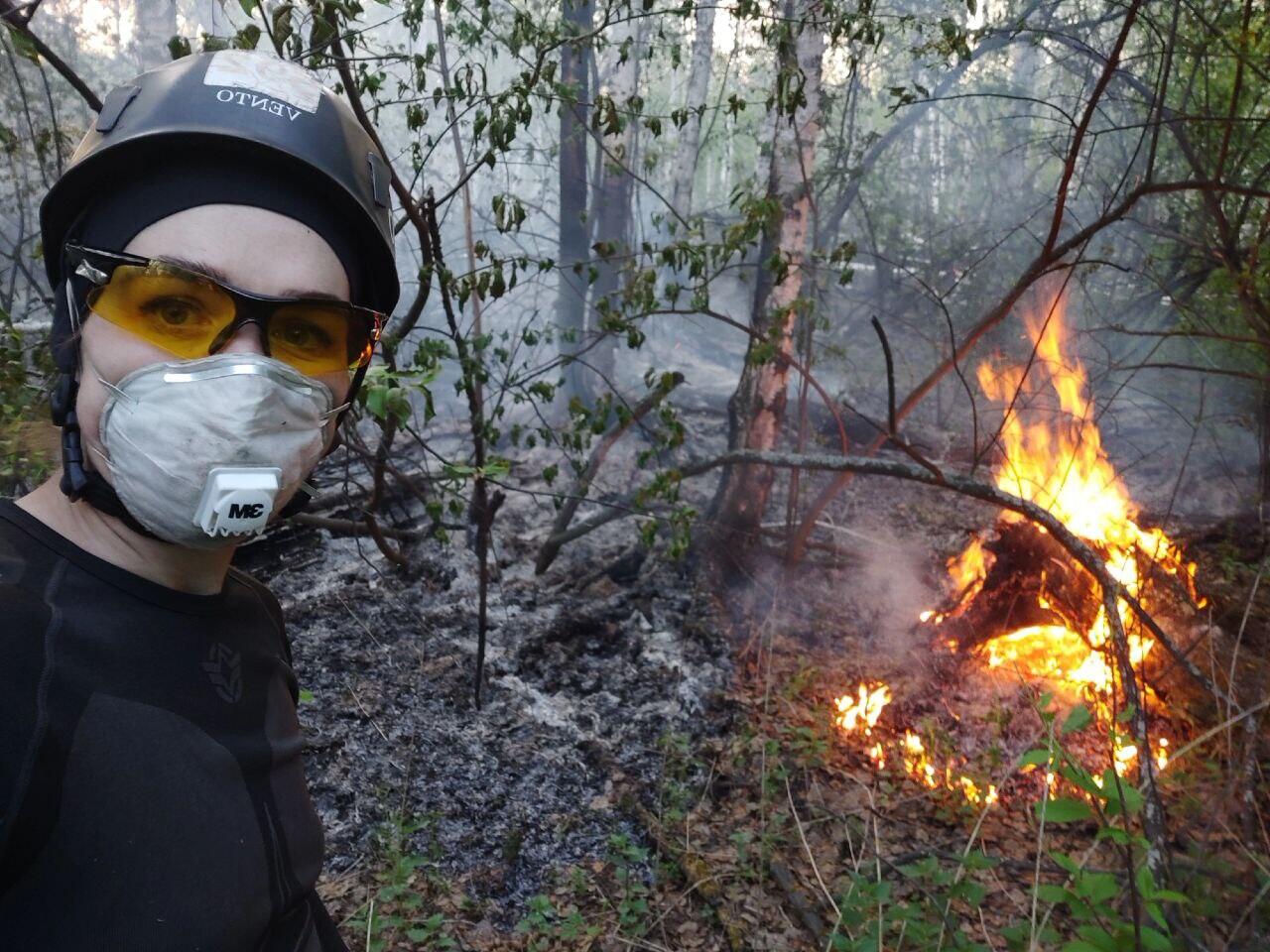 Ирина на тушении лесного пожара. Фото предоставлено героиней