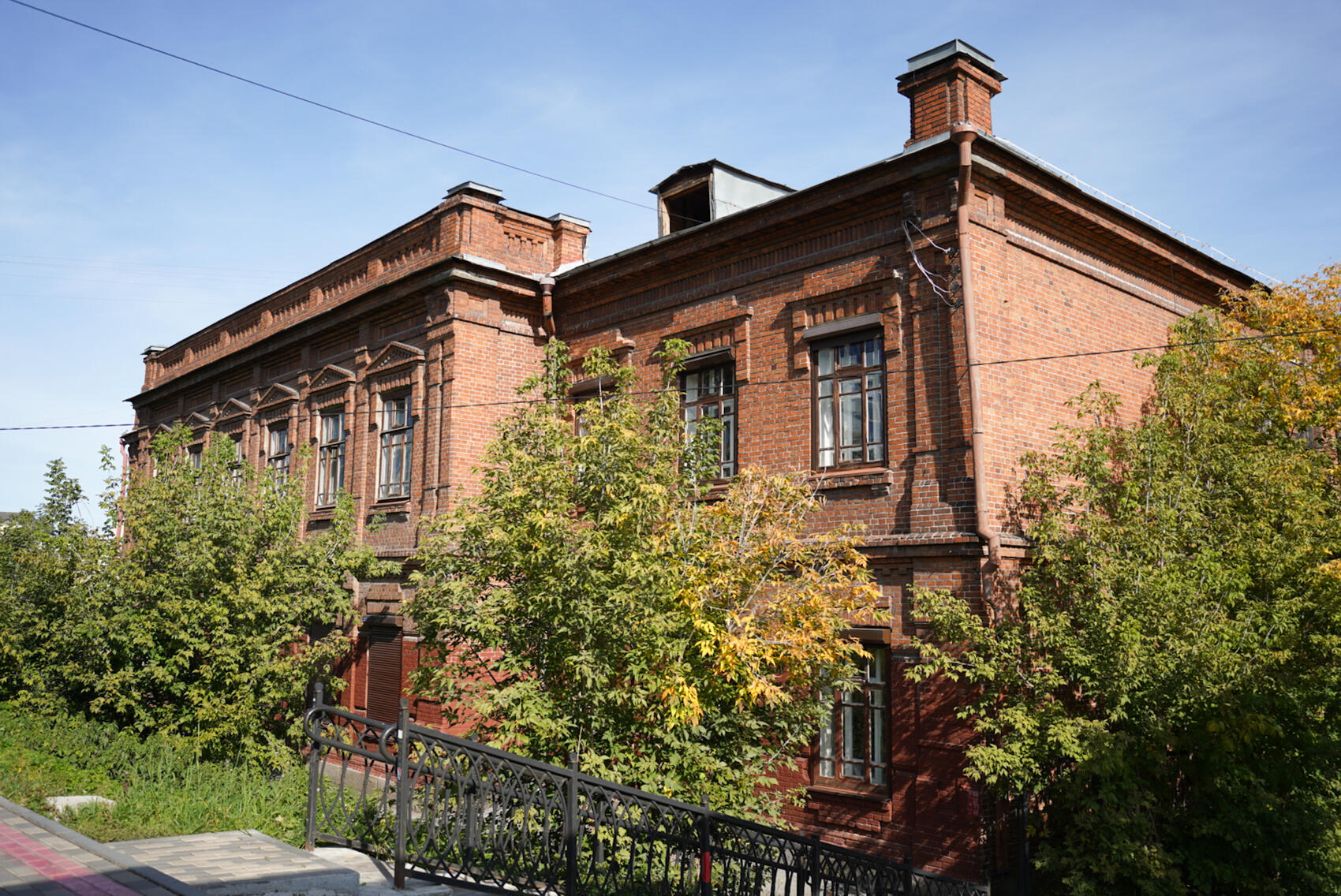 Здание земской школы, где сейчас находится Уральский филиал Пушкинского музея. Фото: Елена Елизарова / It’s My&nbsp;City