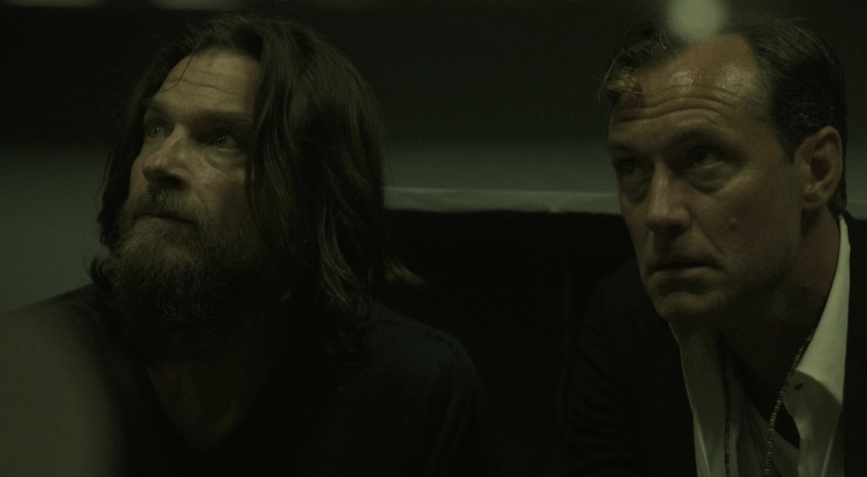 Кадр из сериала «Черный кролик»