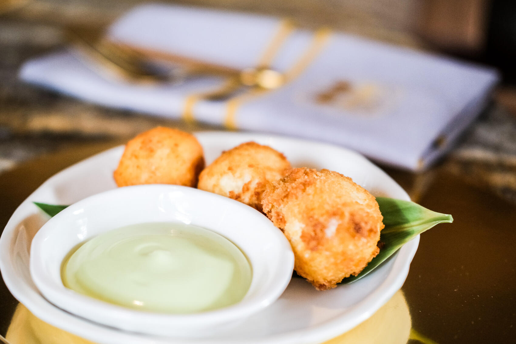 Это блюдо в гастробаре называют пончиками. Фото: Саша Зубковский / It’s My&nbsp;City