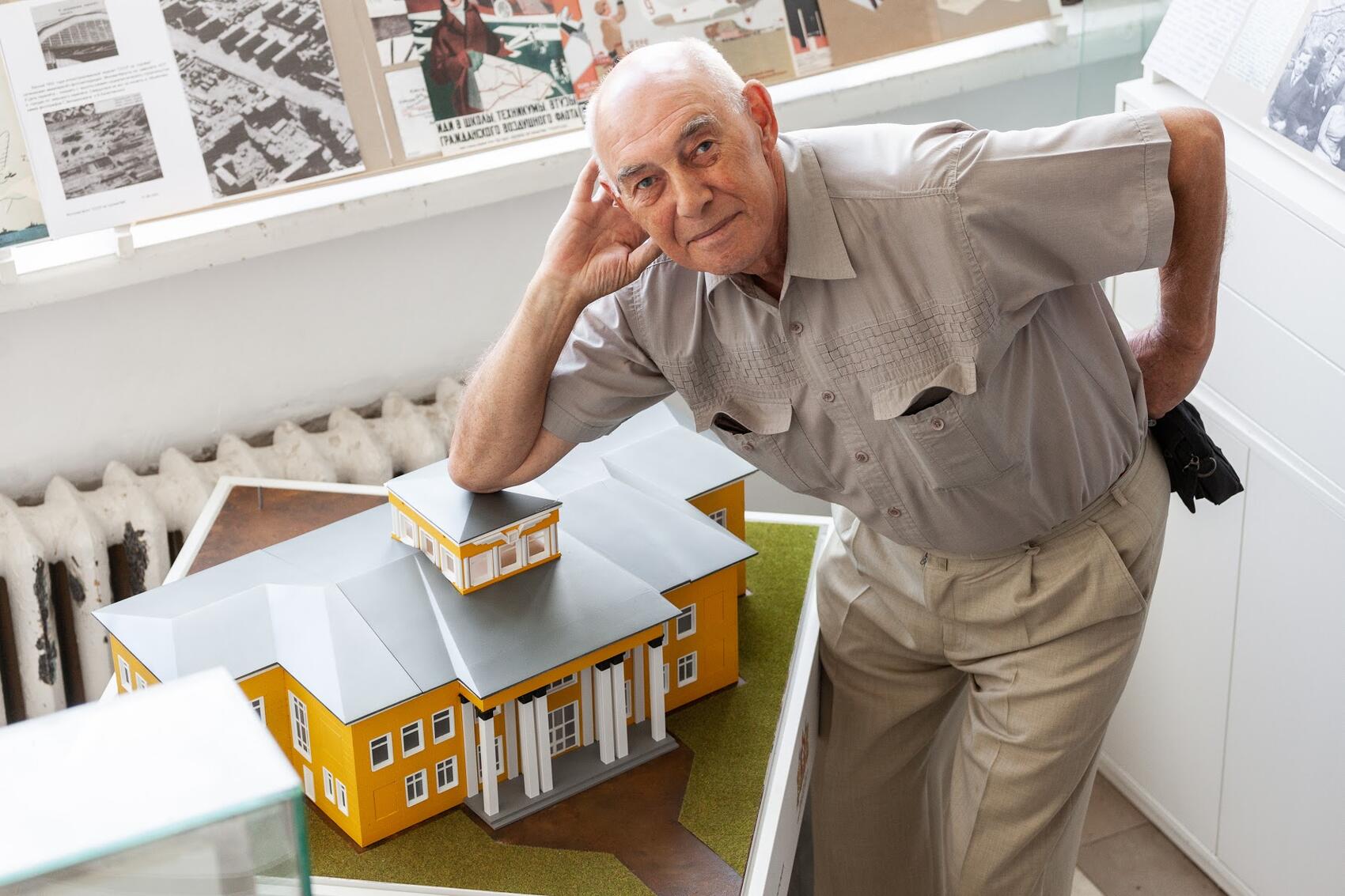 На открытие выставки присутствовал Геннадий Федосеевич Аносов, пилот самолета АН-2, летавший на аэровокзале «Уктус». Фото: Игорь Брук / It's My City