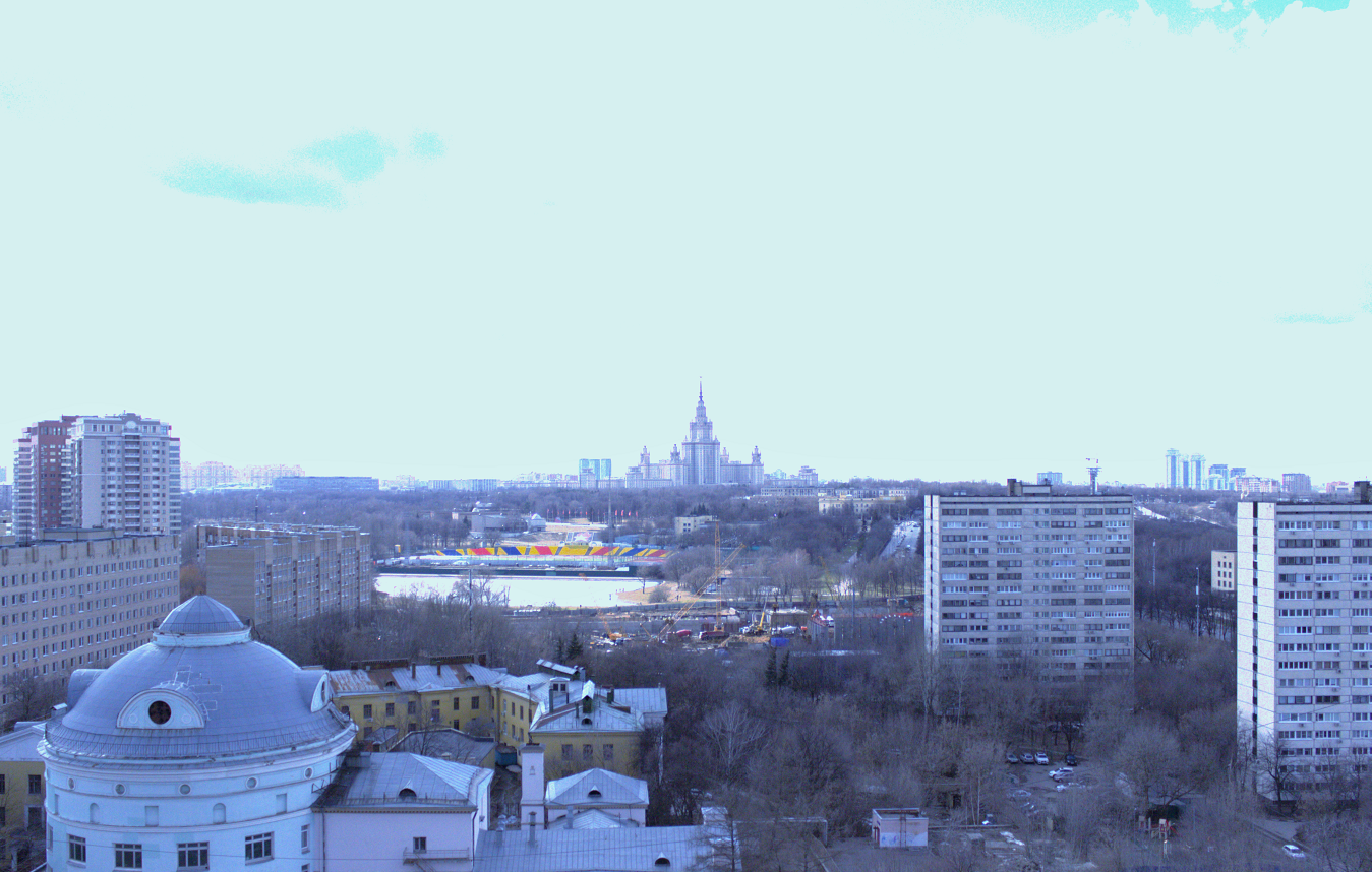 Вид на Гагаринский район и стройку «Яндекса»