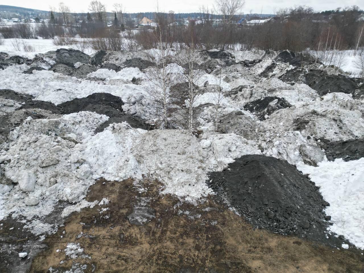 Свалка снега в Первоуральске. Фото: свердловское отделение РЭО