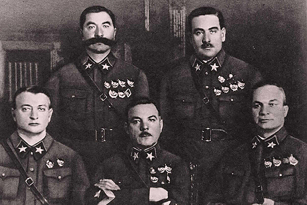 Из первых пяти маршалов СССР репрессии погубили троих