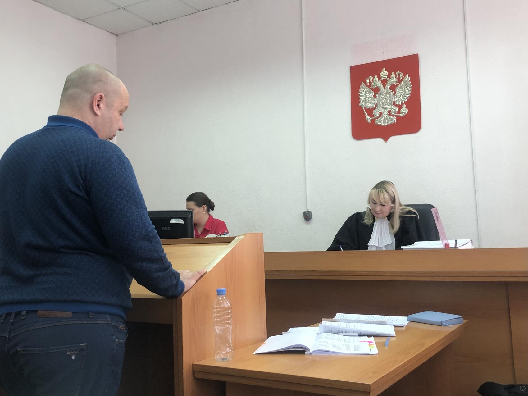 Свидетель Вячеслав Иванов и судья Юлия Меркулова. Фото: Мария Рубинина / It's My City