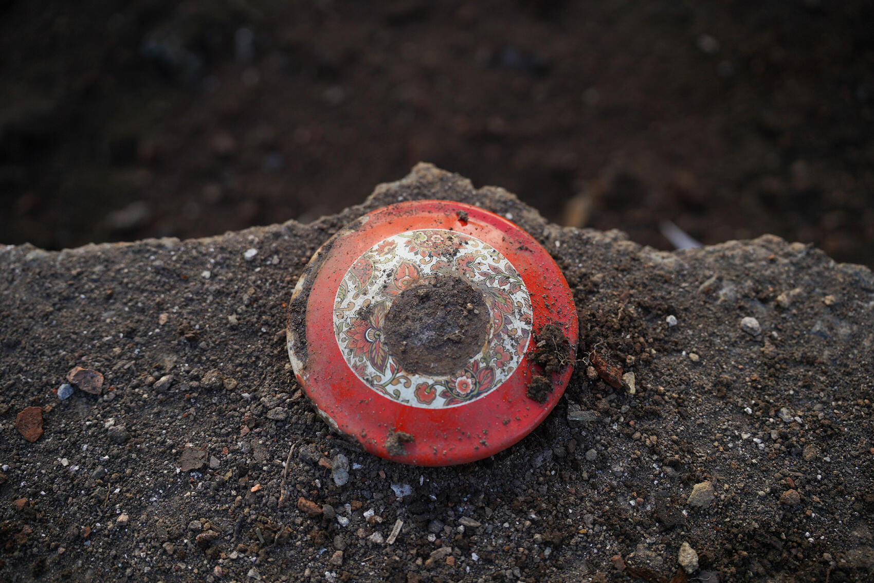 Советская посуда, найденная в земле. Фото: Елена Елизарова / It’s My&nbsp;City