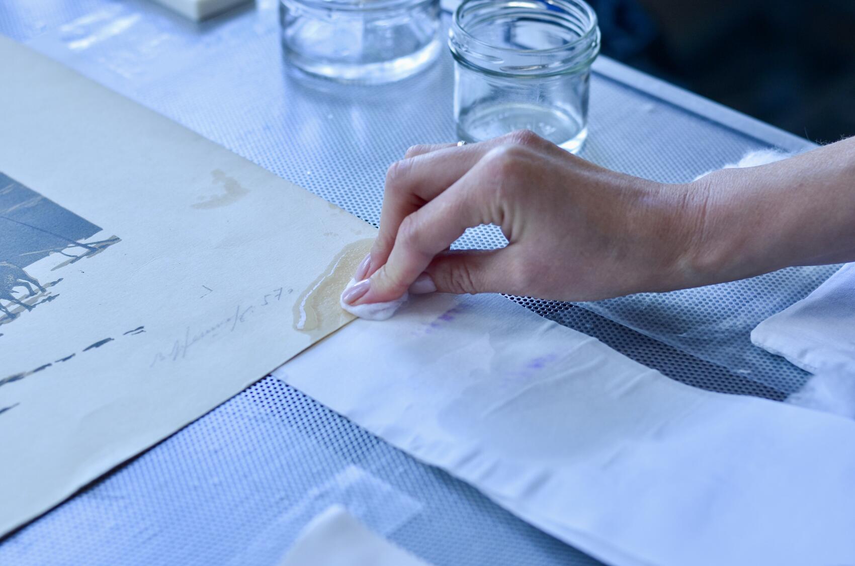 Чаще совет указывает «ослабить» пятна, а не полностью избавиться от них