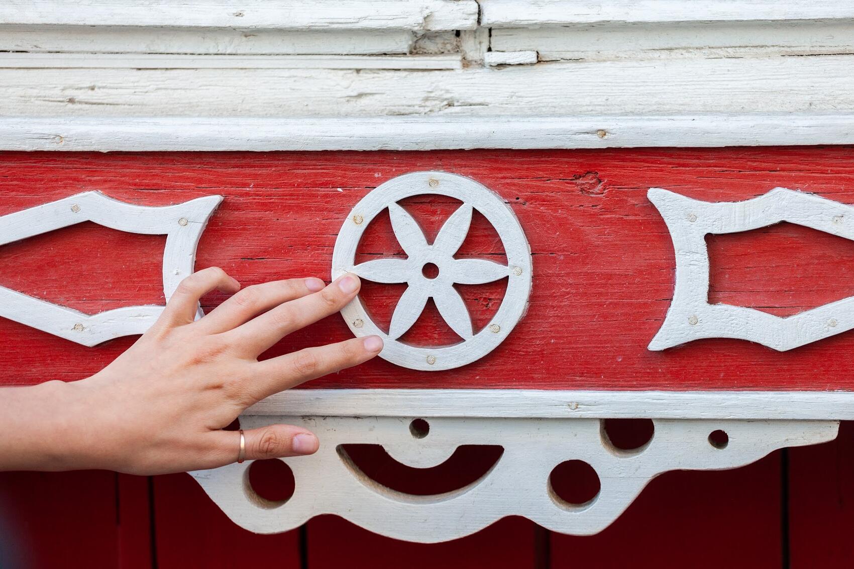 Элемент, который удалось восстановить по куску грязи на краске. Фото: Игорь Брук / It's My City