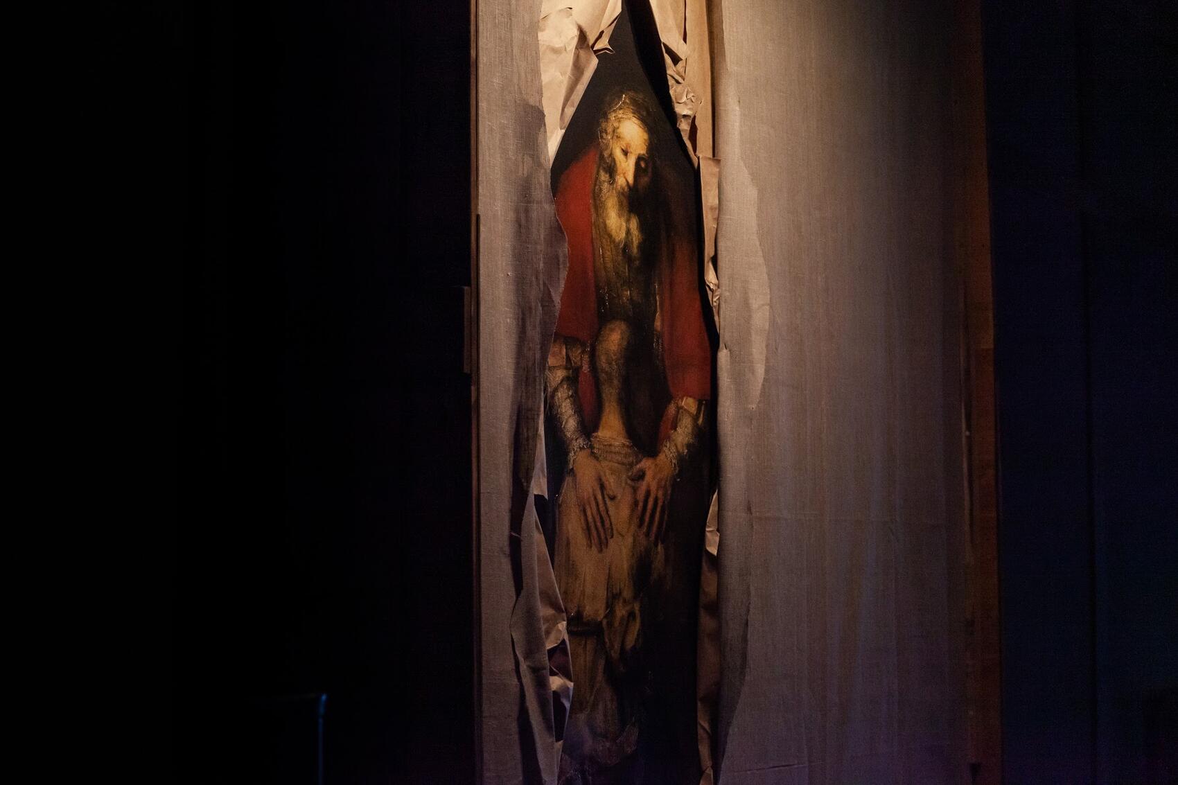 Репродукция «Блудного сына» в упаковке — часть зала посвященному эвакуации Эрмитажа на Урал в военные годы.  Фото: Игорь Брук / It's My City