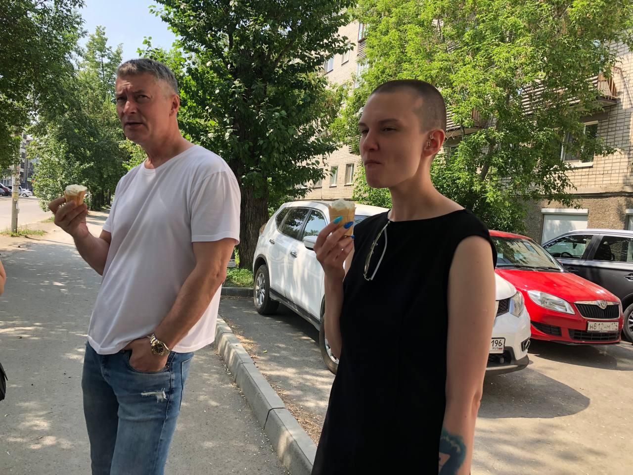 Евгений Ройзман и его защитница Юлия Федотова перед заседанием. Фото: It's My City