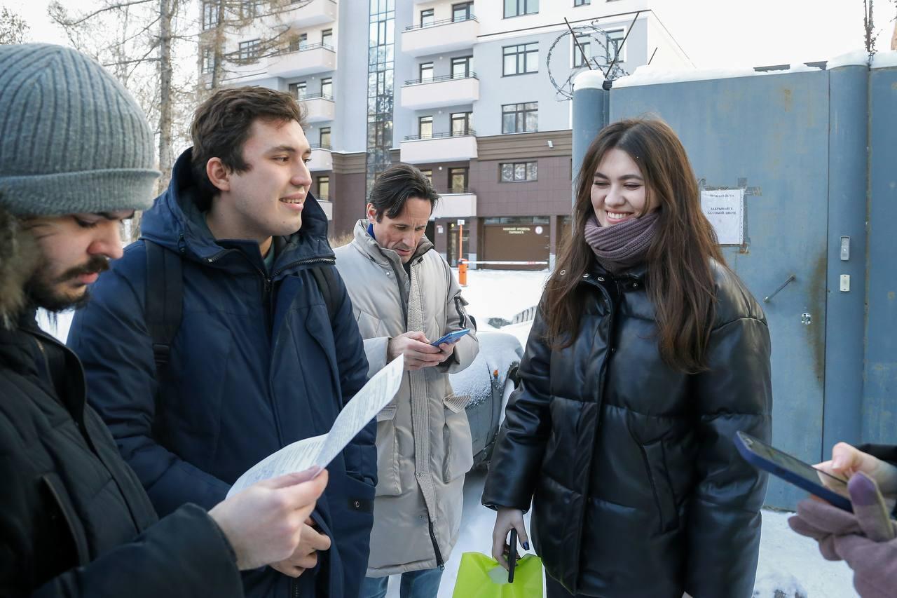 Ксения после выхода из отделения полиции. Фото: Илья Вага / It's My City