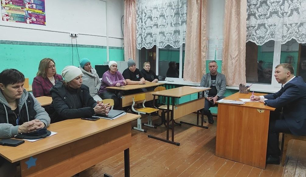 Встреча с главой администрации Талицкого района. Фото: телеграм-канал Михаила Михайлова