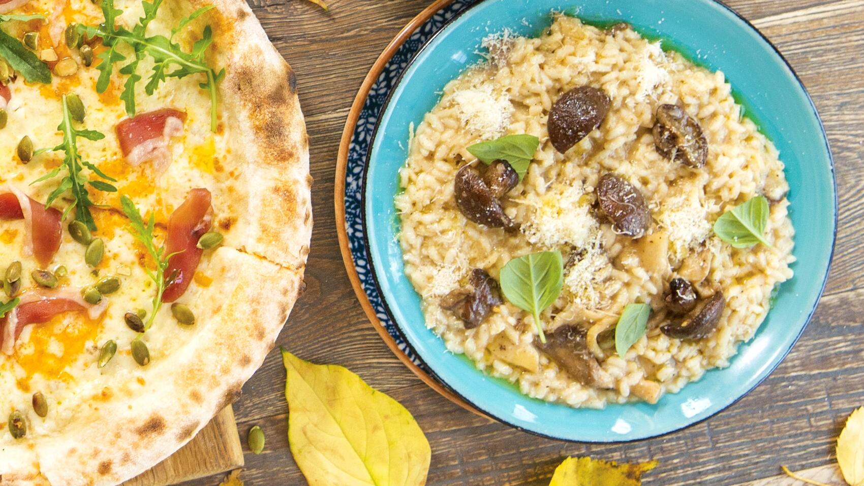 Ризотто с сыром грана падано, лесными грибами, вешенками и трюфельным маслом