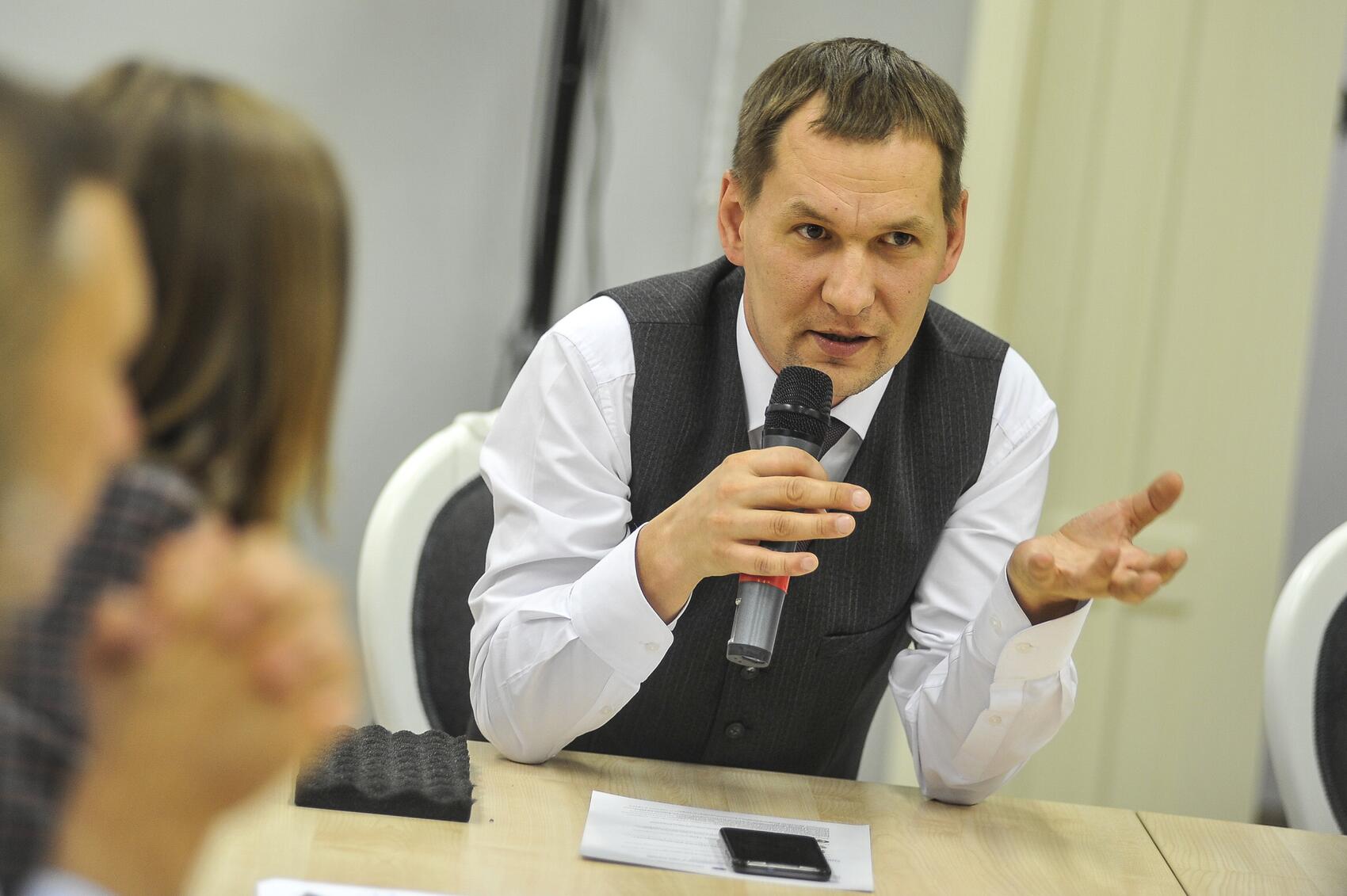 Михаил Хохолков на обсуждении новой программы. Фото: сайт УрГЮУ