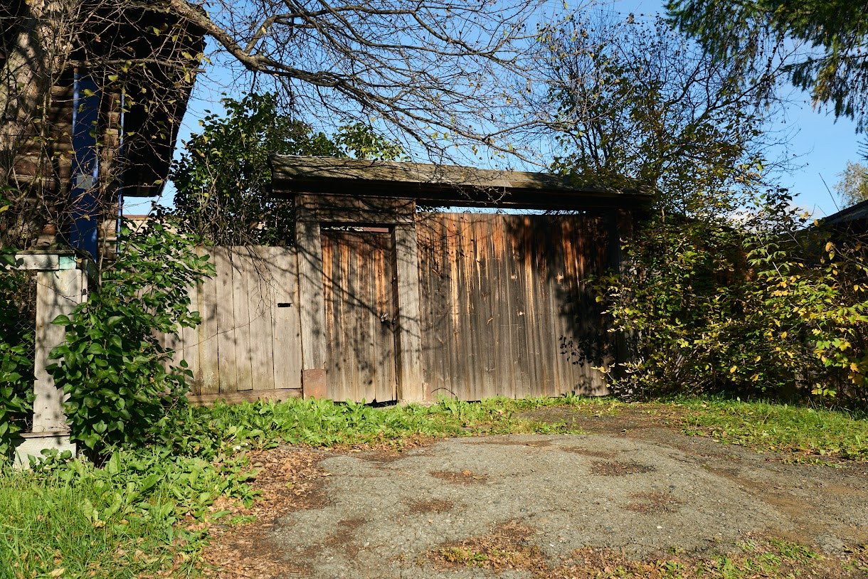 Ворота возле дома Ельциных. Фото: It’s My City