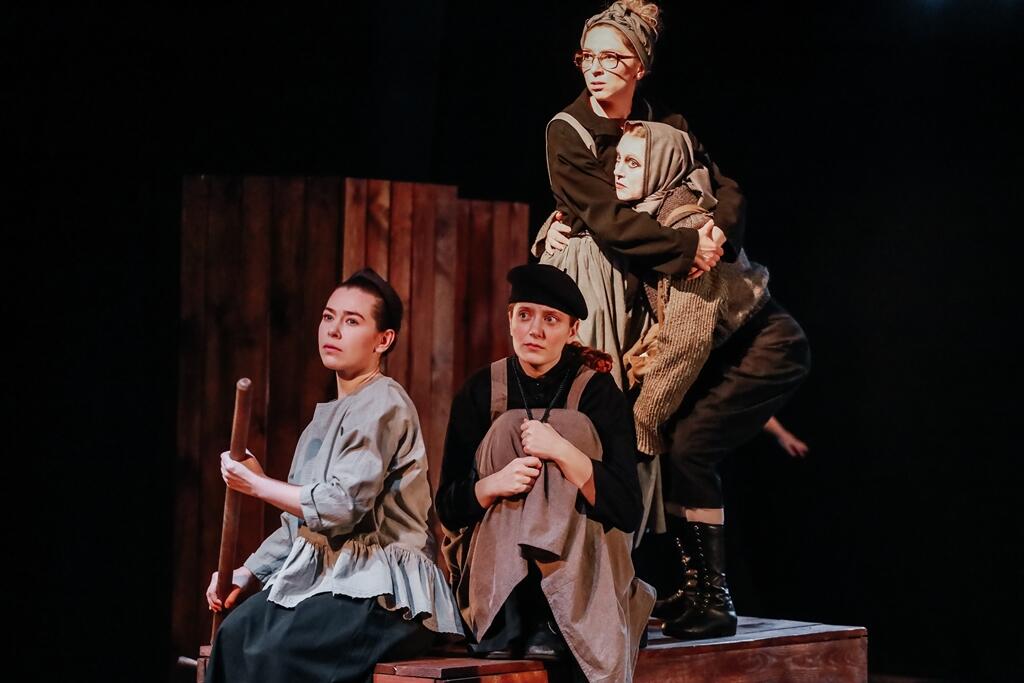 Фото: Молодежный театр Алтая