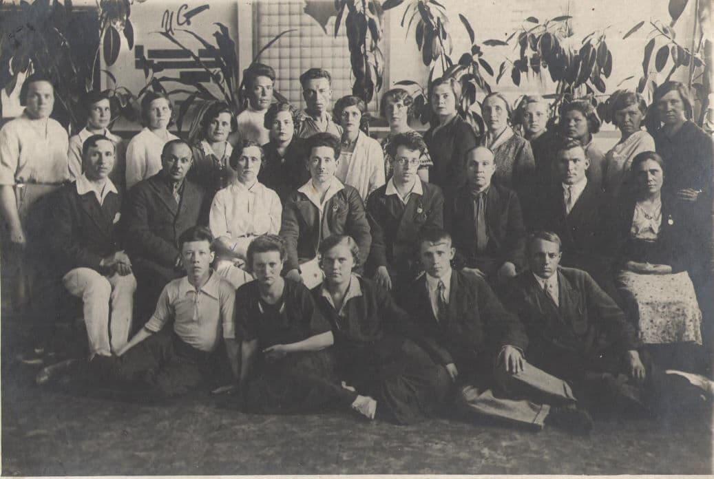 Выпуск техникума 1936 года. Фото с сайта Екатеринбургского торгово-экономического техникума