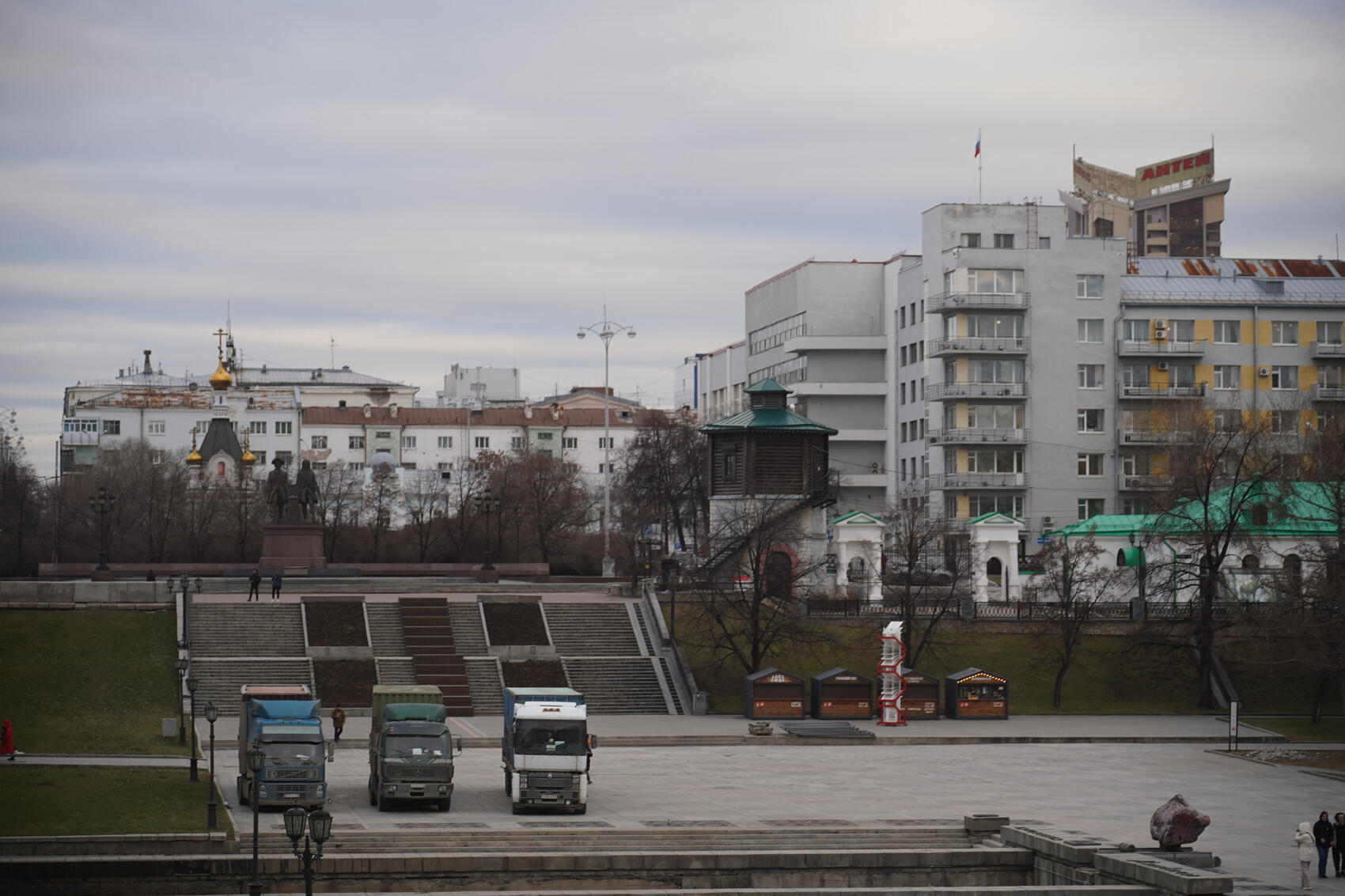 Мэр Екатеринбурга назвал трех финалистов конкурса эскизов для памятника героям «СВО»