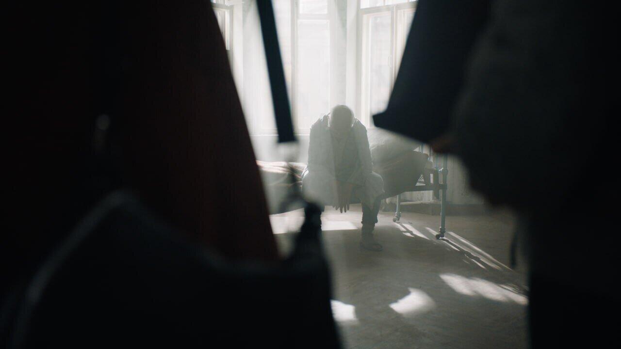 Кадр из фильма «Бесконечный апрель» / «Киноафиша»