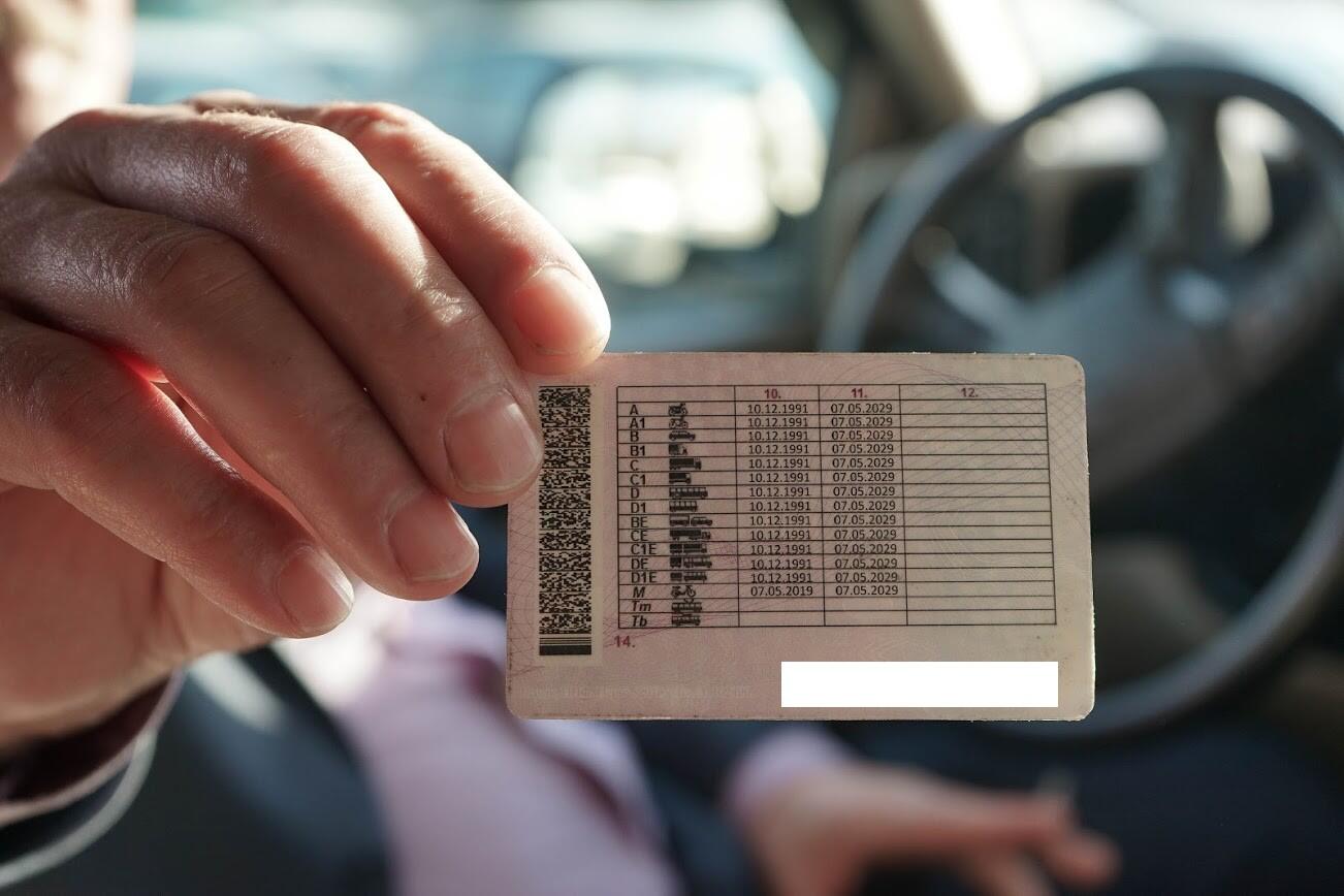 Права на все категории транспорта, кроме трамвая и троллейбуса. Фото: Арина Томашова / It's My City