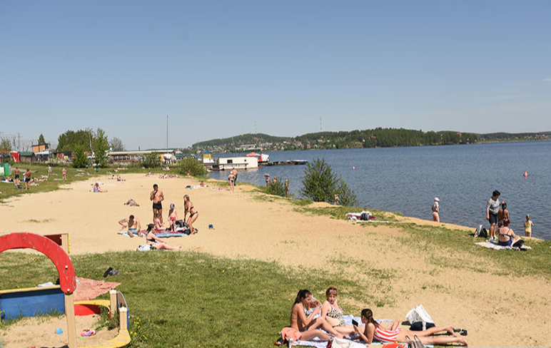 Пляж в Новоуральске. Фото: газета «Нейва»