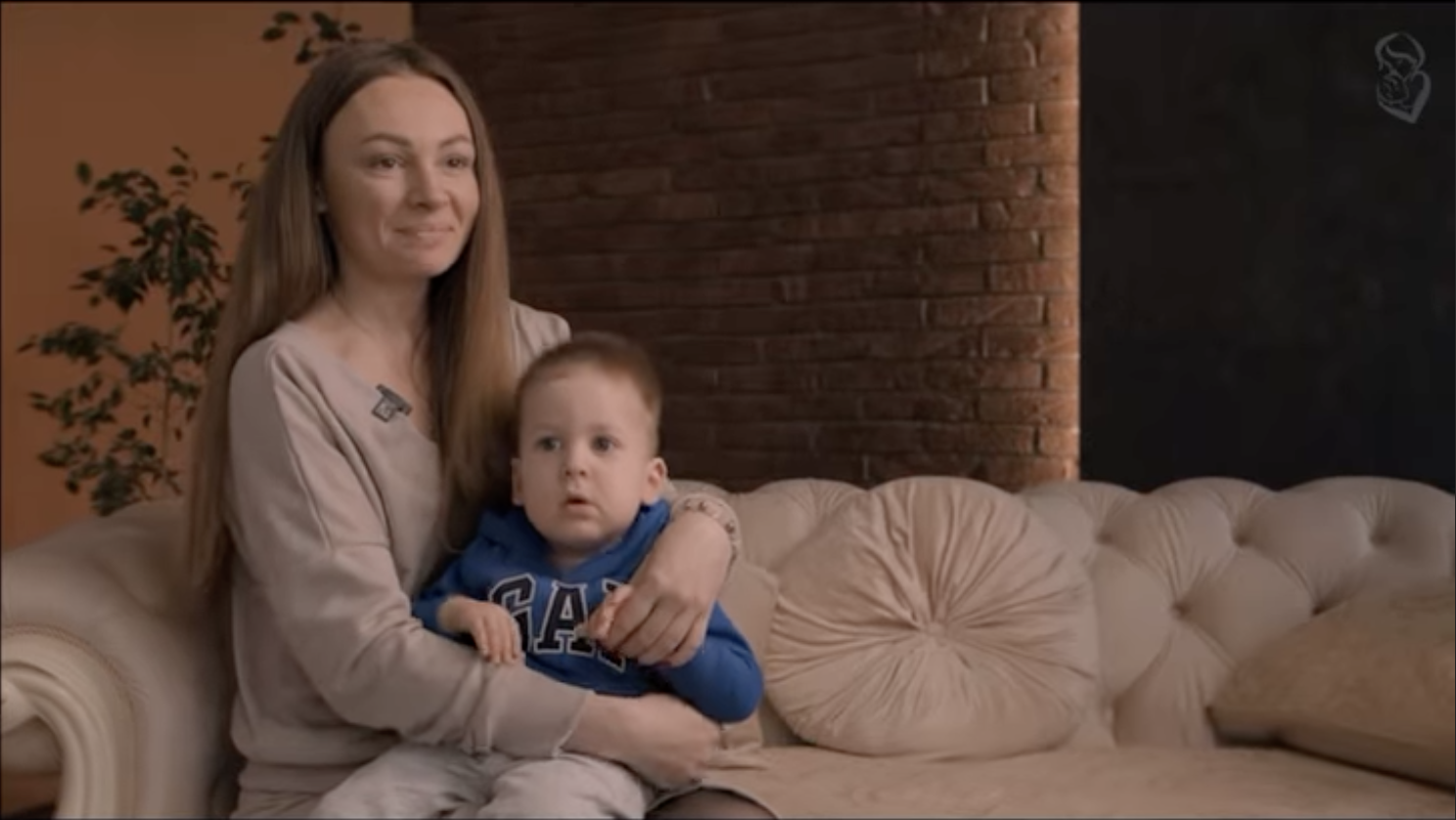 Миша Бахтин с мамой. Источник фото: соцсети