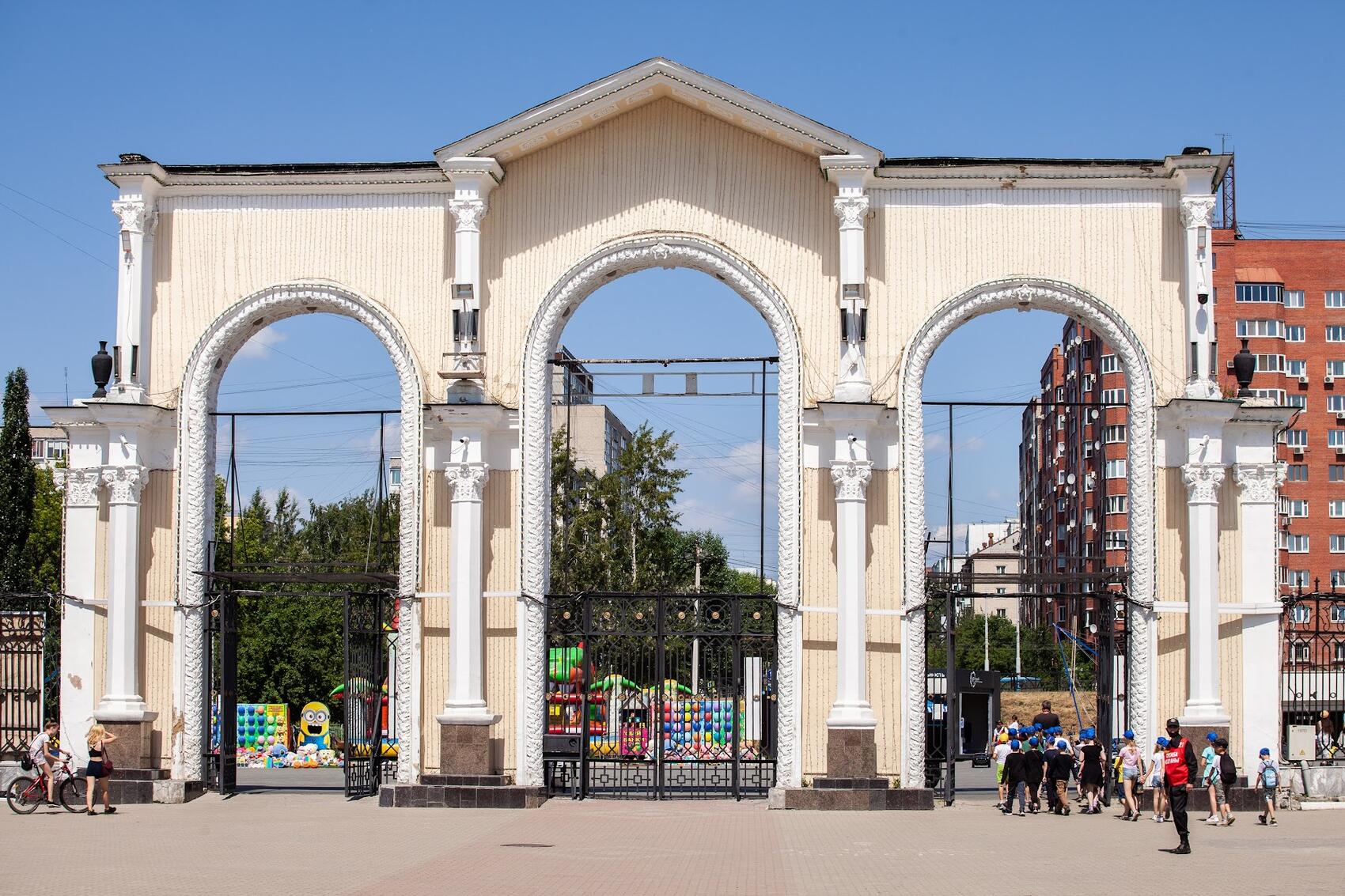 Центральный вход в парк Маяковского Екатеринбург