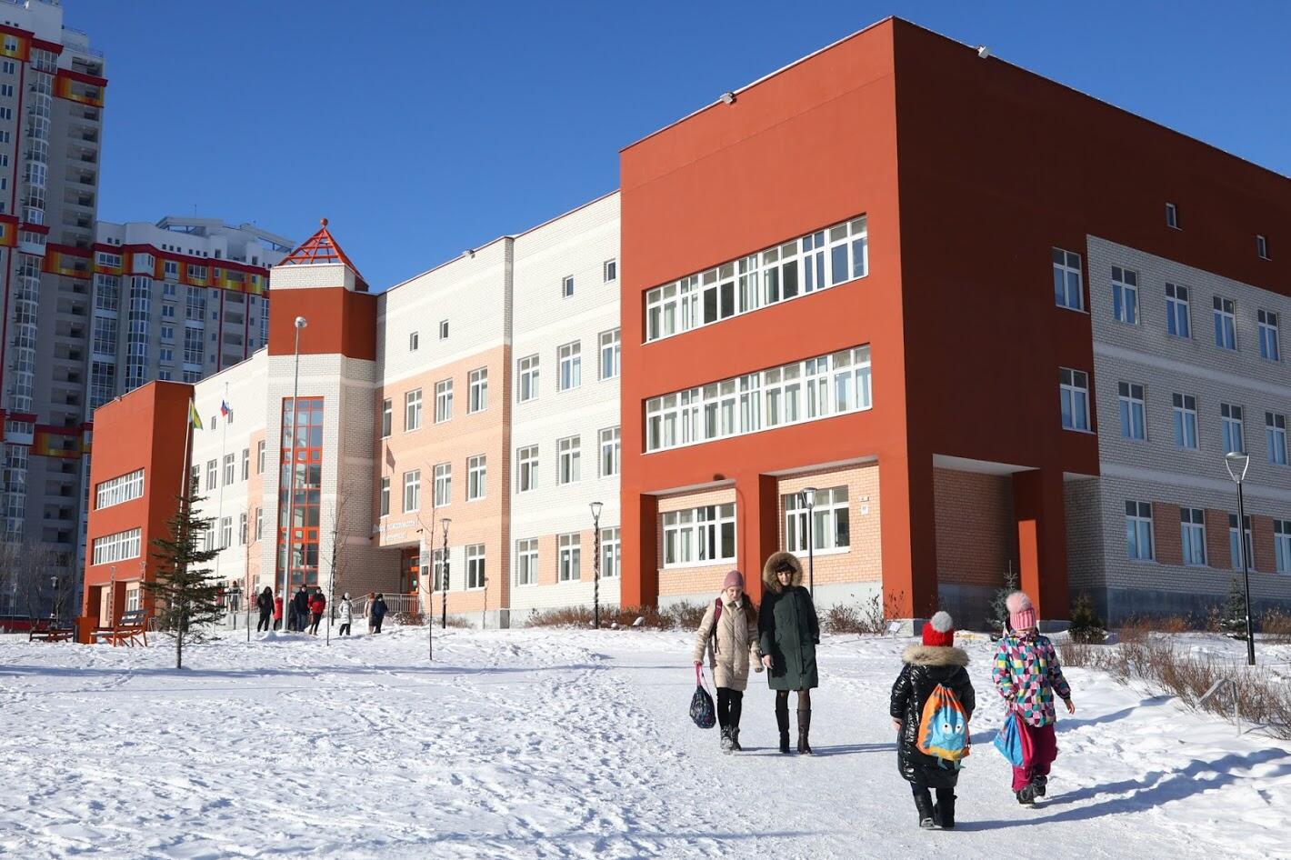 Современные школы екатеринбурга. Школы ЕКБ. Детский сад Екатеринбург. Самая красивая школа в Екатеринбурге. Самые лучшие школы Екатеринбурга.