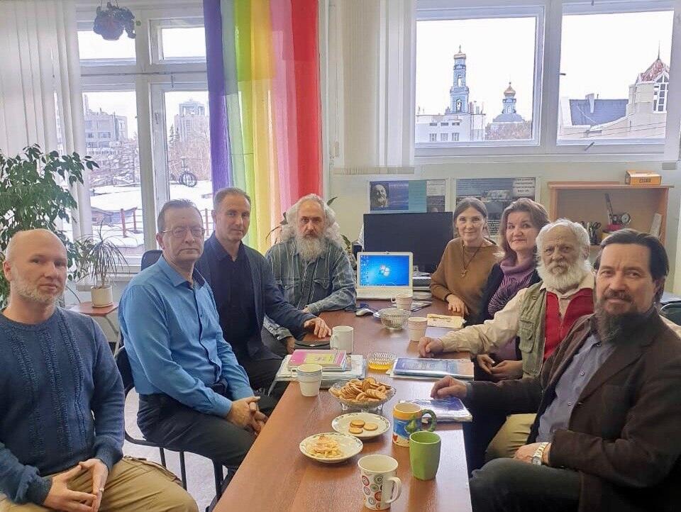 Обвиняемый четвертый слева. Фото из его личного архива