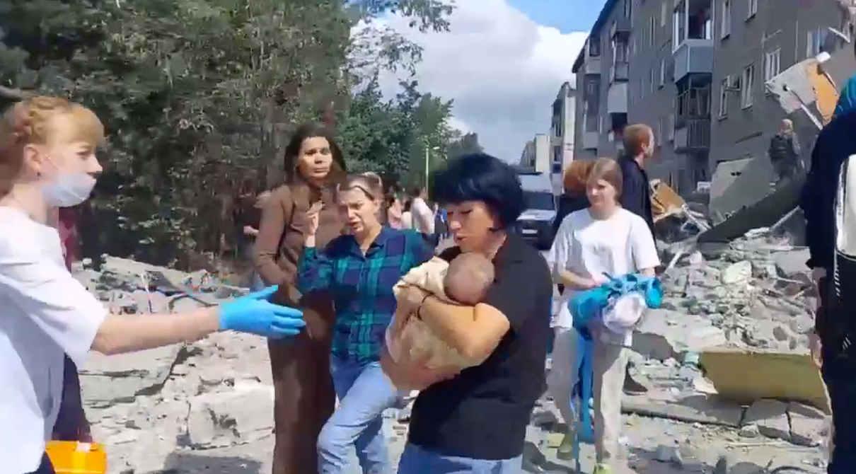 Момент спасения ребенка попал на видео. Источник: Свет Екатеринбург