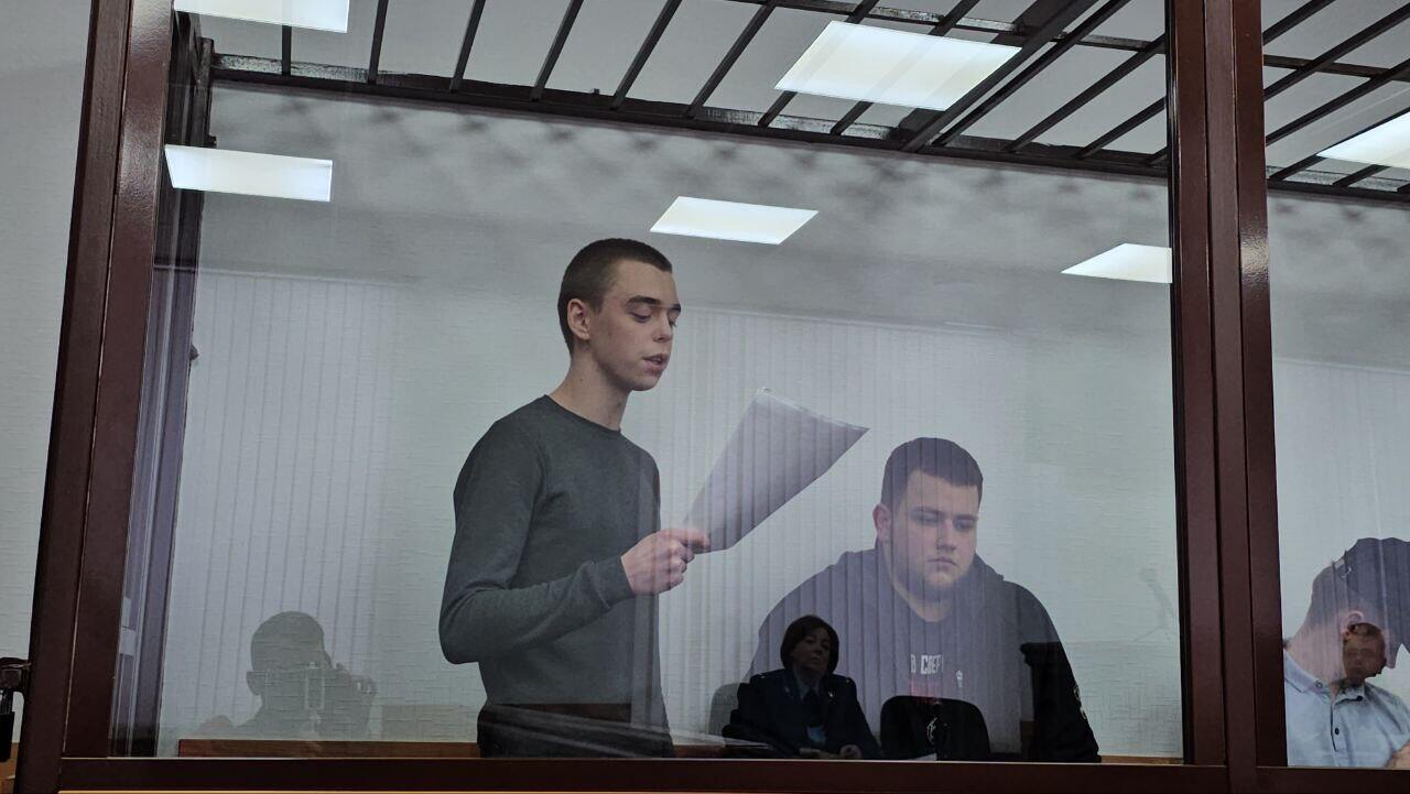 Дмитрий Давыденко выступает с последним словом