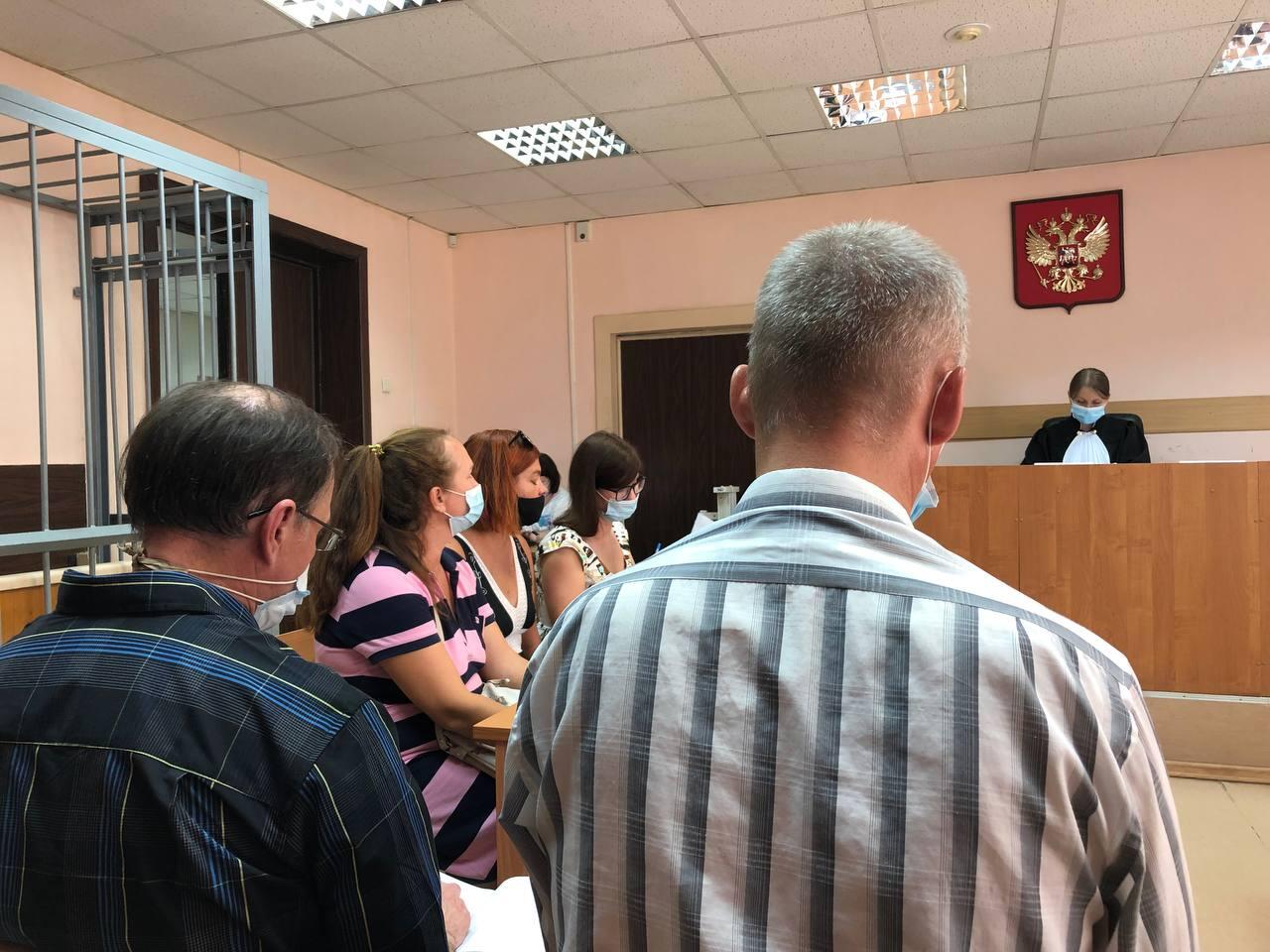 Жильцы «Республики Лодыгина» и их юрист Ксения. Фото: It's My City