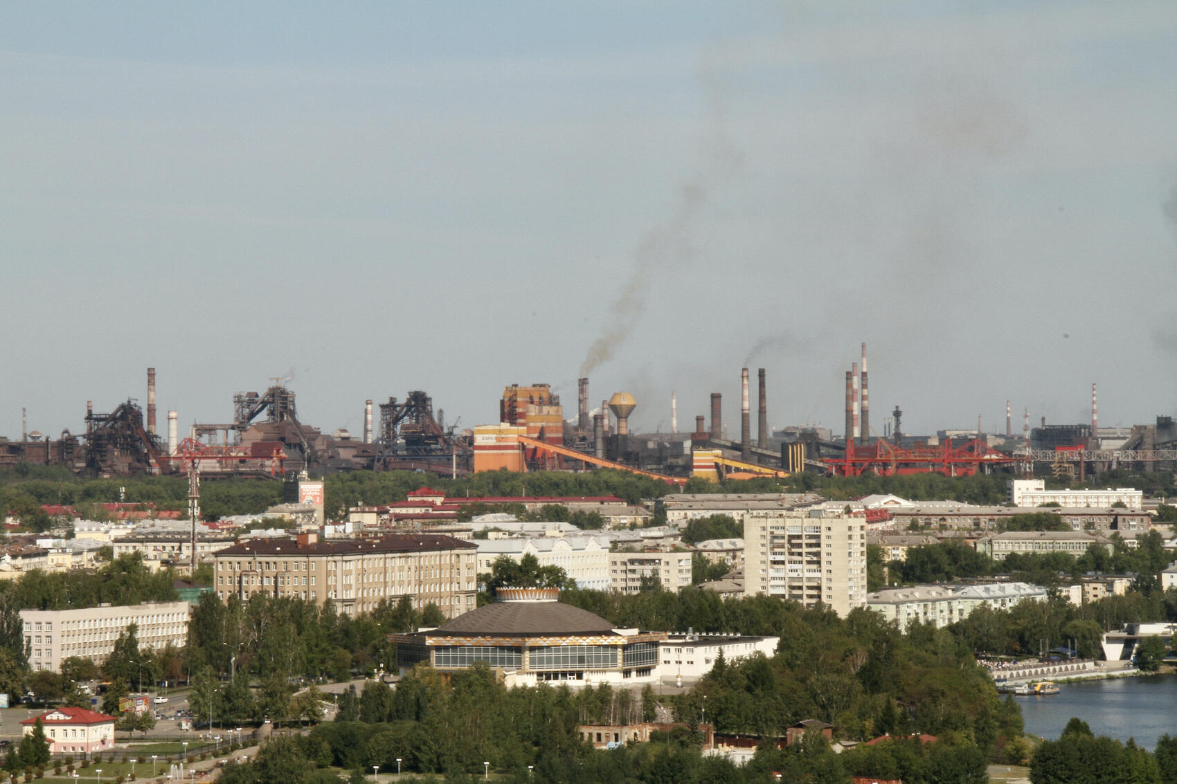 Вдалеке можно увидеть дымящий НТМК. Фото: Мария Рубинина / It's My City