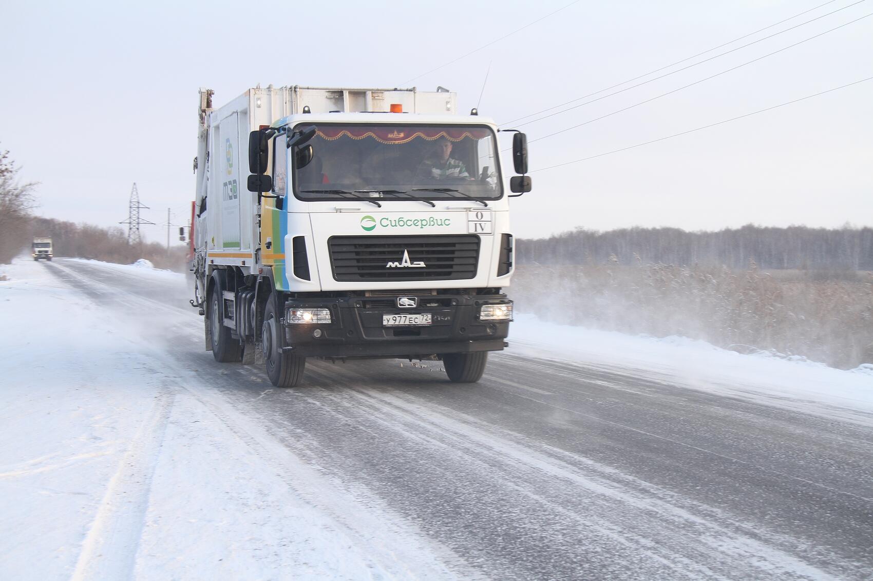 Мусоровоз на обратной дороге от сортировочного завода. Фото: Мстислав Письменков