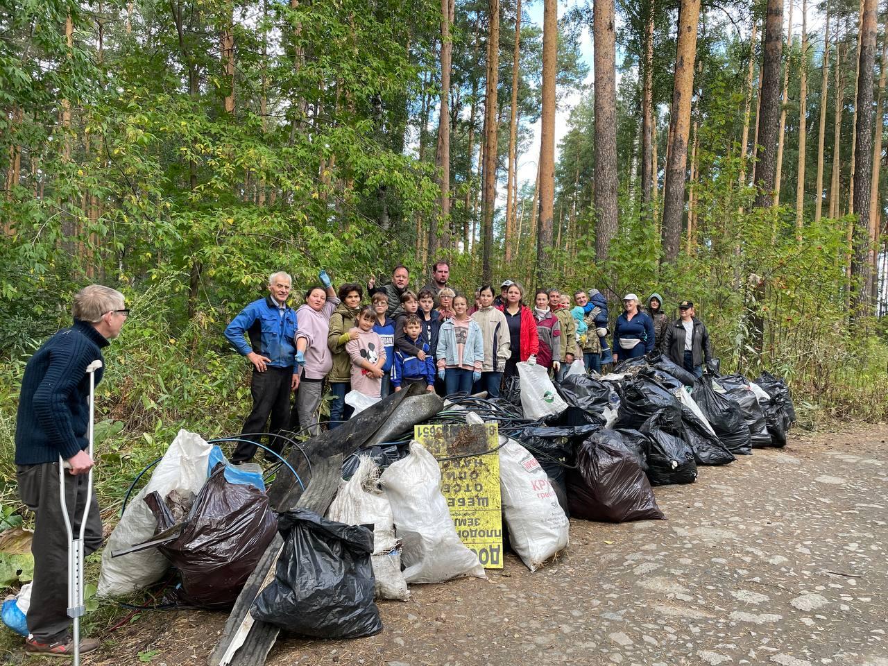 Субботник в лесу. Фото: предоставлено Андреем Рудаковым