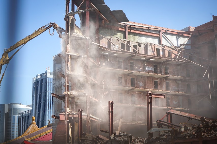 Снос гостиницы «Дели». Фото: Арина Томашова / It's My City