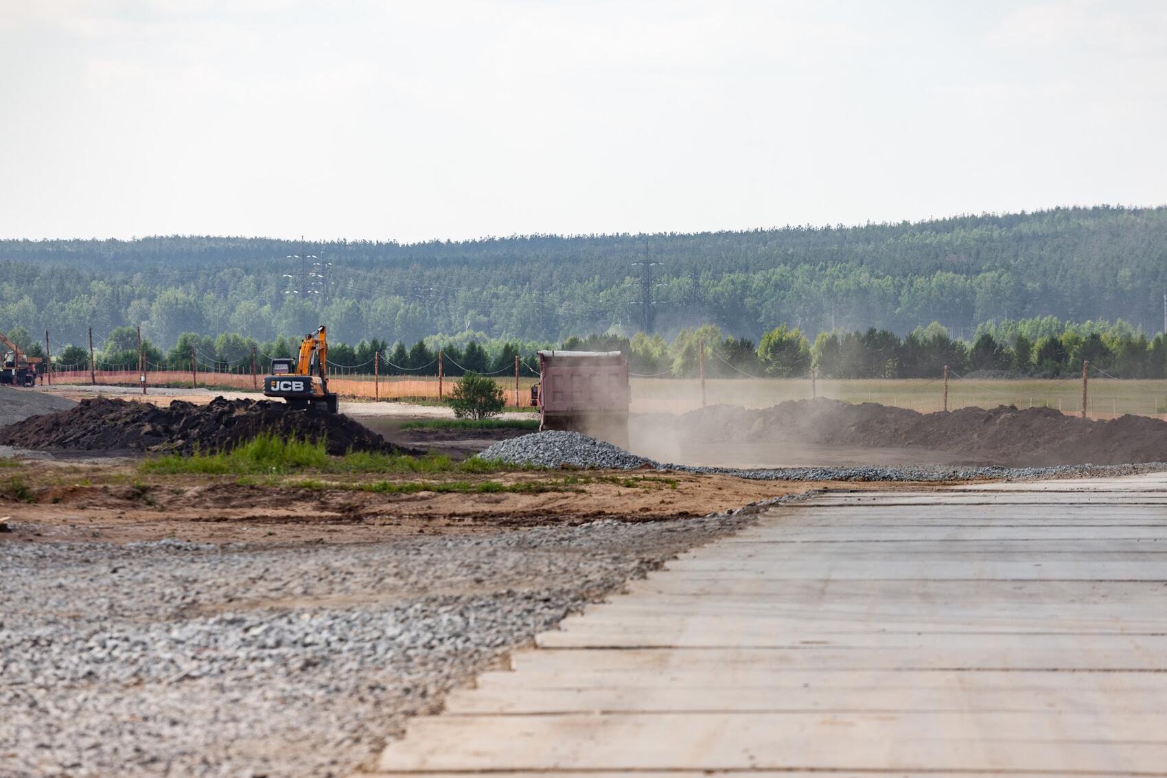 Жители поселка на окраине Екатеринбурга четвертый месяц борются против  строительства ТЛЦ «Уральский» рядом с их домами