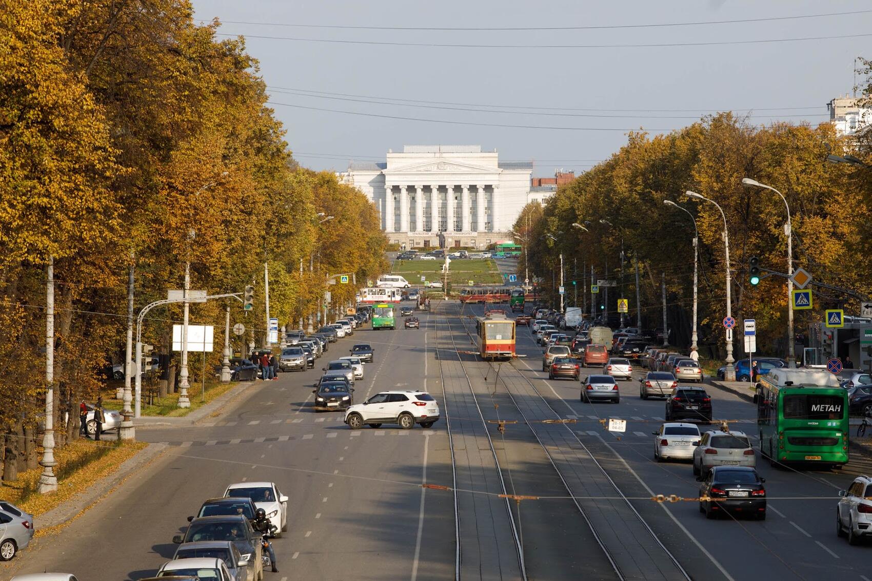 Где в екатеринбурге можно. Екатеринбург площадь УПИ. Проспект Ленина Екатеринбург район УРФУ. Площадь Кирова Екатеринбург вид на проспект Ленина. Улица возле УРФУ.