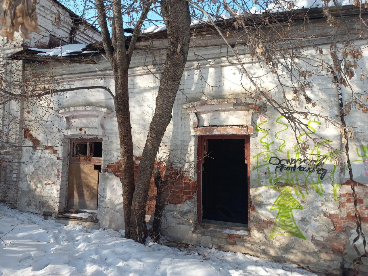 Историческая часть фасада, не обшитая сайдингом. Фото: телеграм-канал Олега Букина