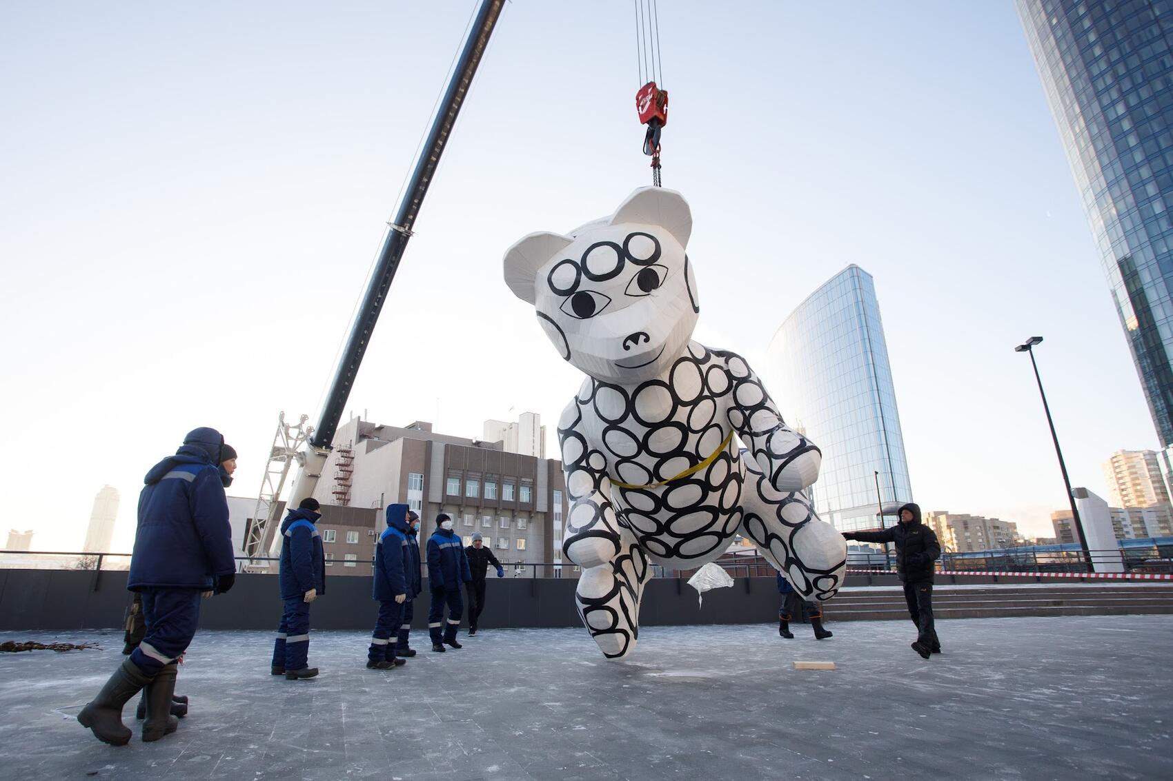 Установка объекта «Медведь Гриша» в рамках фестиваля «Чо». Фото: Марина Молдавская / It's My City