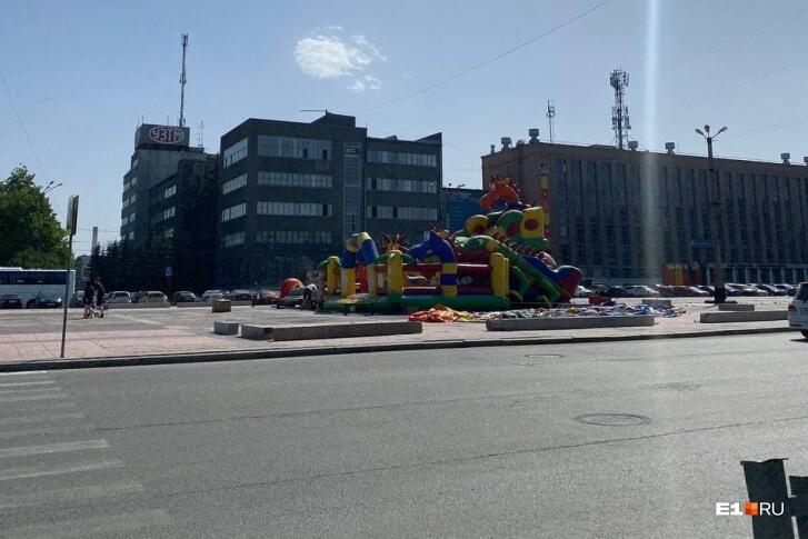 Батут на площади Первой пятилетки. Фото: читательница Е1 Ксения